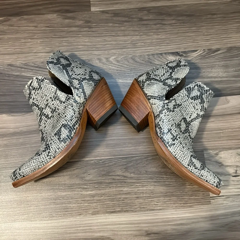 Ariat Leather Snake Print Dixon Snip Toe Ankle Slip On Bootie Boots 6.5 - Picture 3 of 14